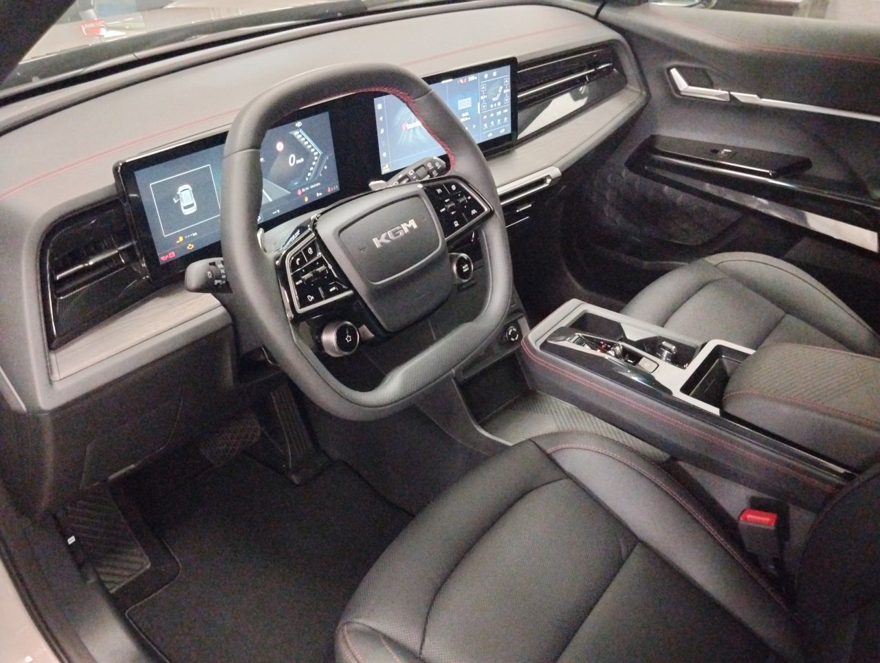 ACTYON Premium AWD  Čierna koža 2BL