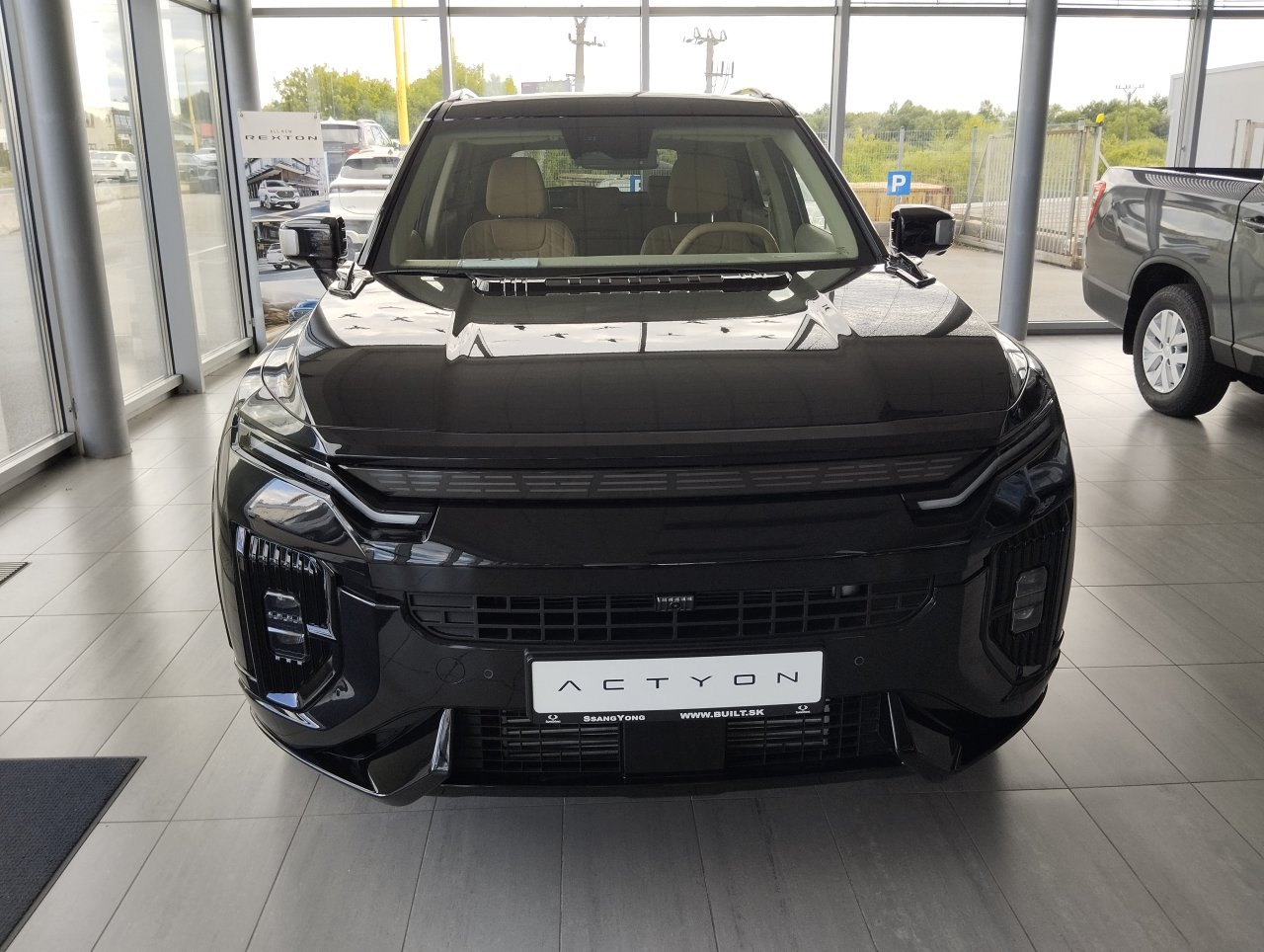 ACTYON Premium AWD + E75 + VEA  + camel koža, LAK
