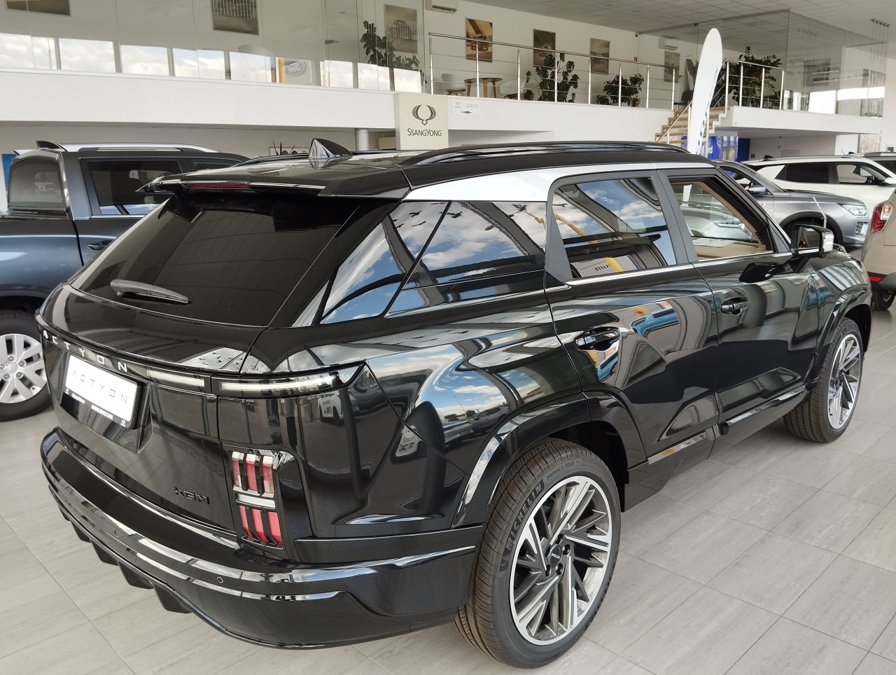 ACTYON Premium AWD + E75 + VEA  + camel koža, LAK