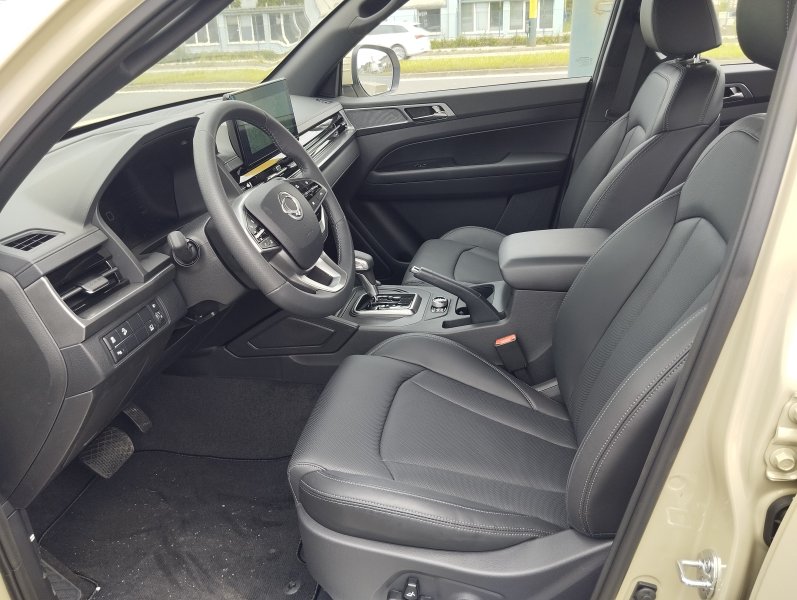 Musso, Premium+ paket AT,EBK, black paket