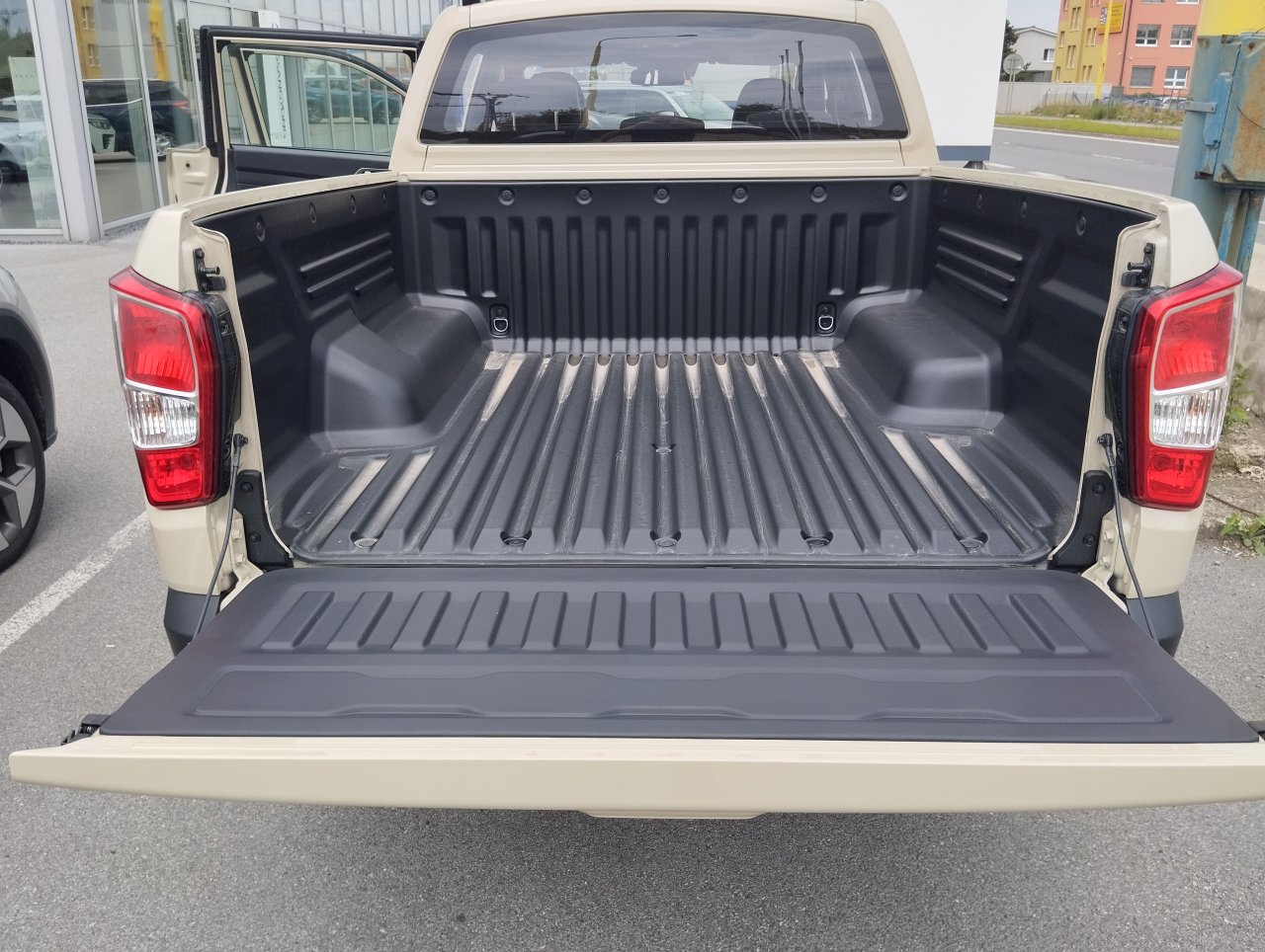 Musso, Premium+ paket AT,EBK, black paket