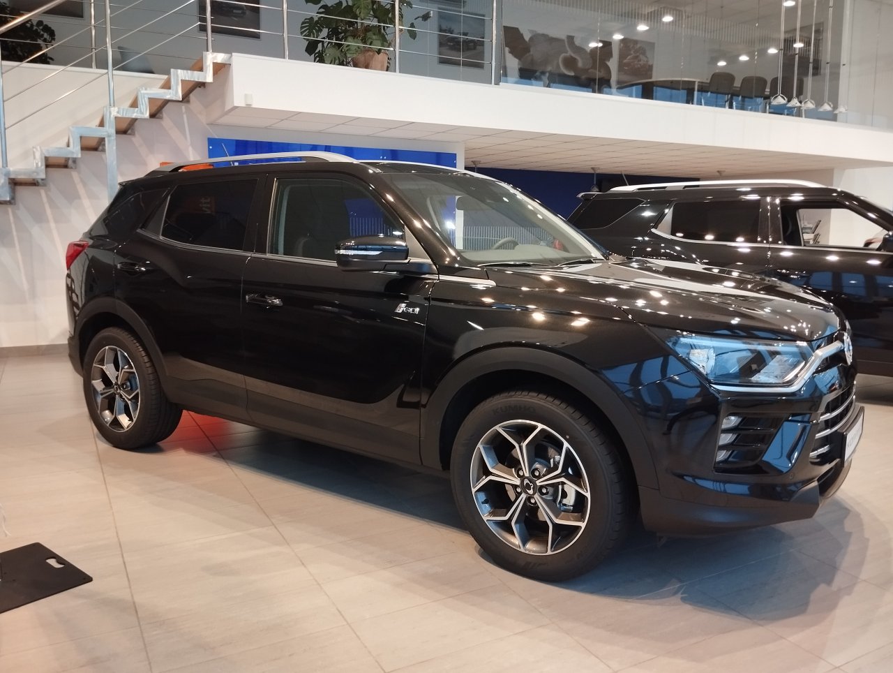 KORANDO Style + FWD MT, LAK