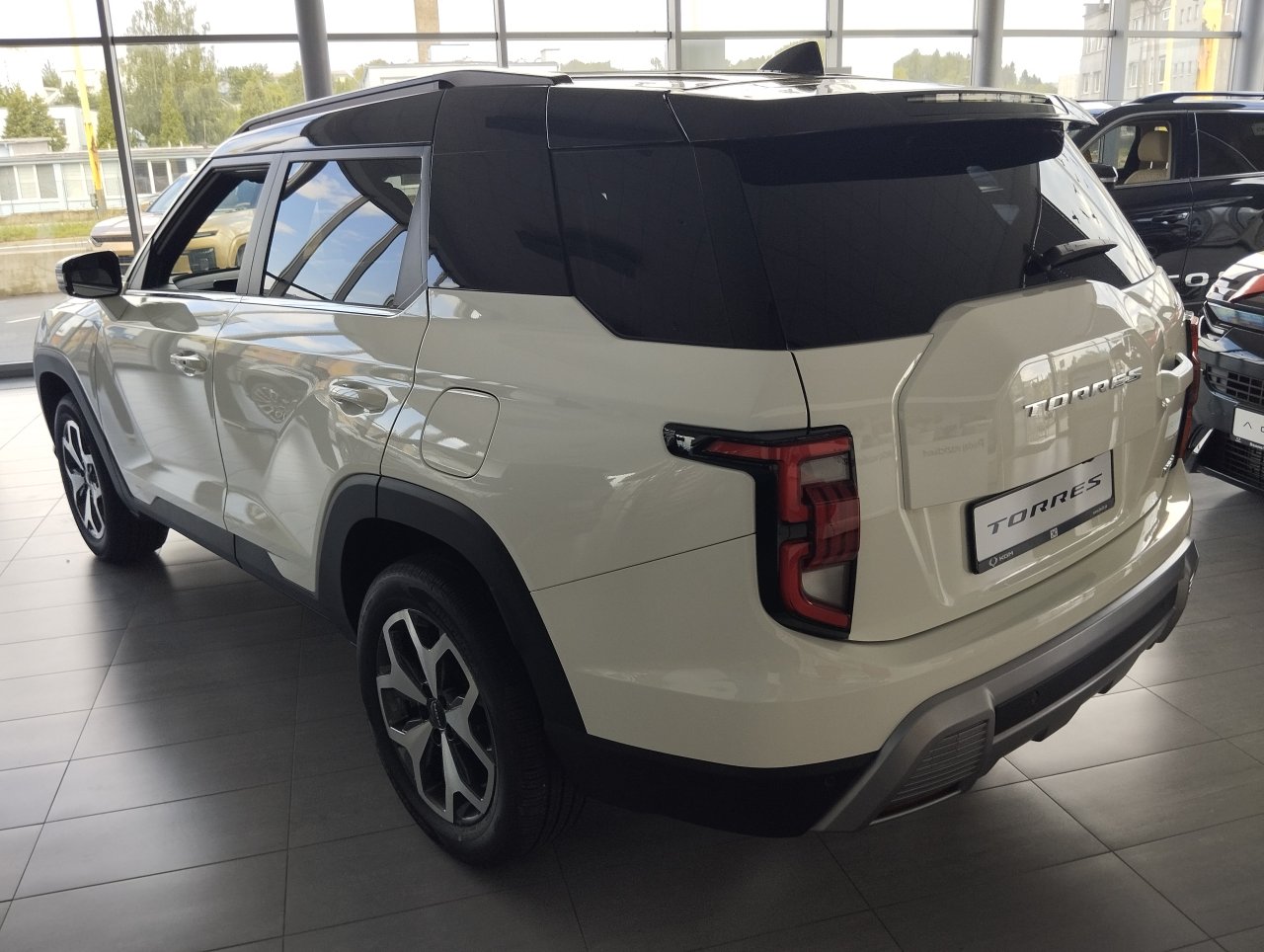 Torres FWD AT STYLE WAA BiTONE